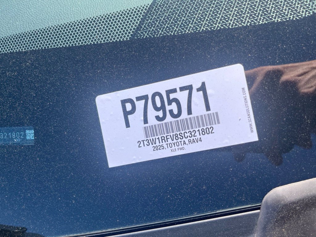 Used 2025 Toyota RAV4 XLE FWD image 9