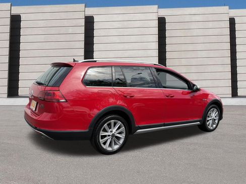 Used 2017 Volkswagen Golf Alltrack AWD/4WD image 5