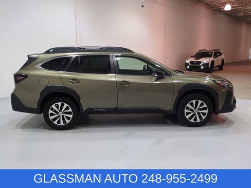 Certified 2025 Subaru Outback Premium w/ Popular Package #1A AWD/4WD image 2