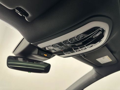 Certified 2026 Porsche Macan AWD/4WD image 31