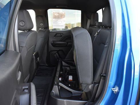Used 2023 Chevrolet Colorado Trail Boss image 15