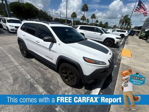 Used 2018 Jeep Cherokee Trailhawk w/ Comfort/Convenience Group AWD/4WD image 3