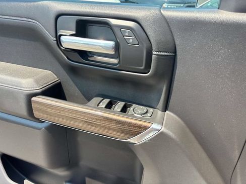 Used 2021 Chevrolet Silverado 1500 LT Trail Boss w/ Convenience Package II AWD/4WD image 17