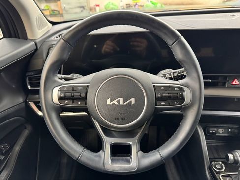Used 2025 Kia Sportage EX FWD image 19