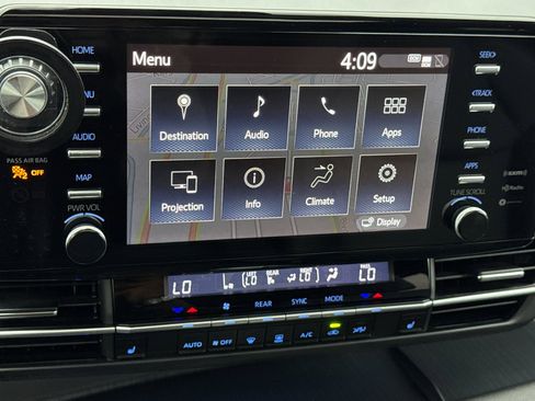 Used 2023 Toyota Sienna XSE image 18