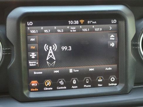 Used 2021 Jeep Wrangler Unlimited Sahara AWD/4WD image 32