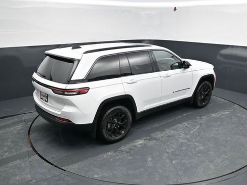 New 2026 Jeep Grand Cherokee Altitude AWD/4WD image 41