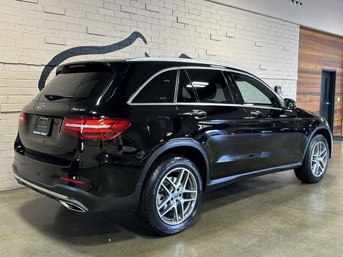 Used 2017 Mercedes-Benz GLC 300 4MATIC image 4