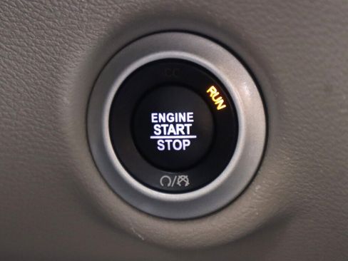 Used 2024 Chrysler Pacifica Touring-L FWD image 23