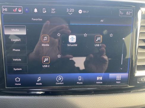 Used 2024 Chrysler Pacifica Touring-L image 16