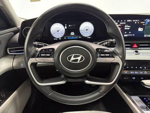 Used 2024 Hyundai Elantra Limited image 17