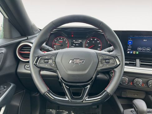 Used 2025 Chevrolet Trax RS w/ Sunroof Package FWD image 15