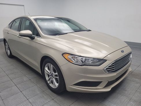 Used 2018 Ford Fusion SE w/ Fusion SE Technology Package FWD image 13