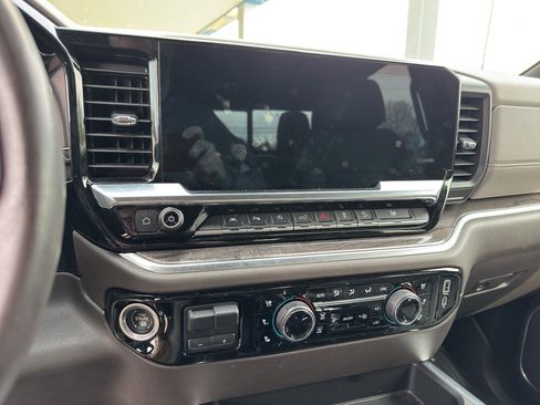 Used 2022 Chevrolet Silverado 1500 LTZ image 18