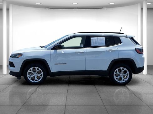Used 2024 Jeep Compass Latitude AWD/4WD image 4