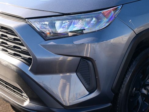 Used 2020 Toyota RAV4 LE image 12