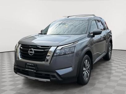 Used 2025 Nissan Pathfinder SL