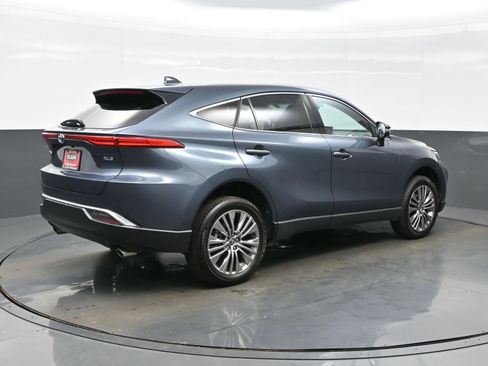 Used 2024 Toyota Venza XLE AWD/4WD image 6