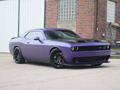 Used 2019 Dodge Challenger SRT Hellcat RWD image 1