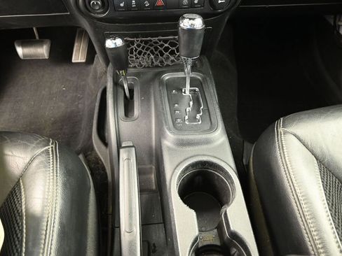 Used 2017 Jeep Wrangler Unlimited Sahara AWD/4WD image 14