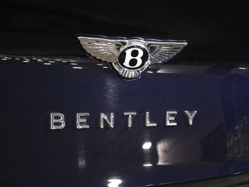 Used 2022 Bentley Bentayga AWD/4WD image 44