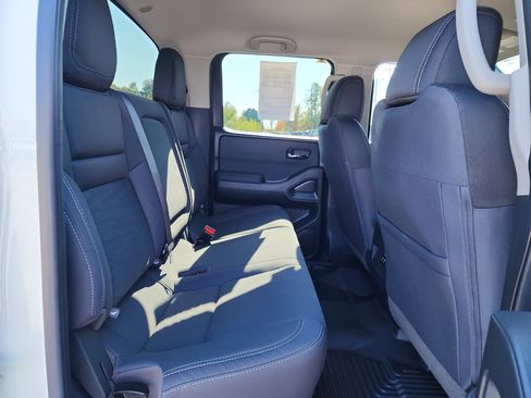 Used 2024 Nissan Frontier SV w/ Tow Package image 15