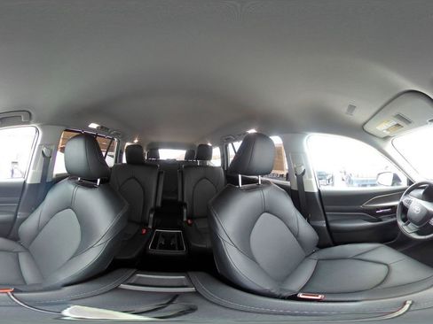 Used 2025 Toyota Grand Highlander FWD image 43