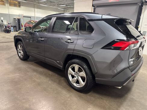 Used 2019 Toyota RAV4 Limited AWD/4WD image 5