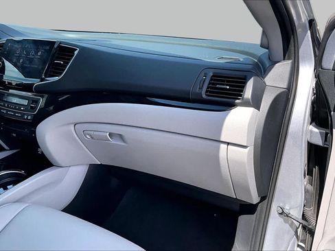 Used 2019 Honda Pilot Touring image 17