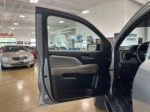 Used 2024 Chevrolet Colorado ZR2 w/ Technology Package AWD/4WD image 11