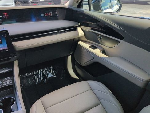 Certified 2025 Lincoln Nautilus Premier AWD/4WD image 17