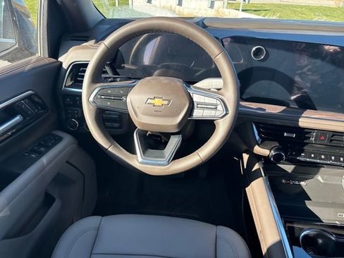 New 2026 Chevrolet Suburban LT image 13