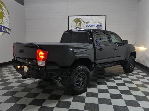 Used 2017 Toyota Tacoma SR image 9