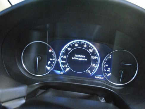 Used 2024 Buick Enclave Avenir w/ Avenir Technology Package image 19