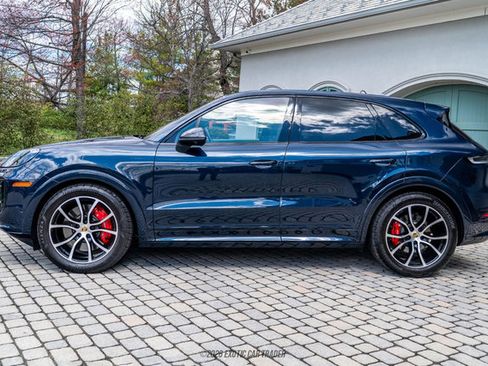 Used 2024 Porsche Cayenne S image 3