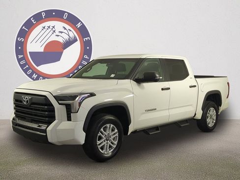 Used 2025 Toyota Tundra SR5 w/ SR5 Convenience Package AWD/4WD image 1