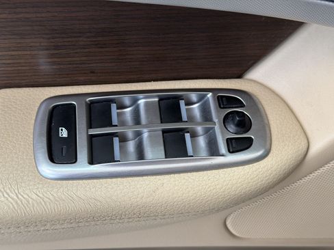 Used 2013 Jaguar XF RWD image 23