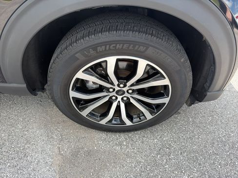 Certified 2022 Ford Explorer ST-Line AWD/4WD image 10