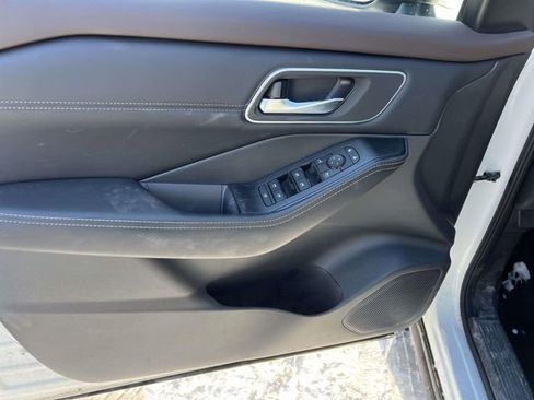 Used 2021 Nissan Rogue SV image 17