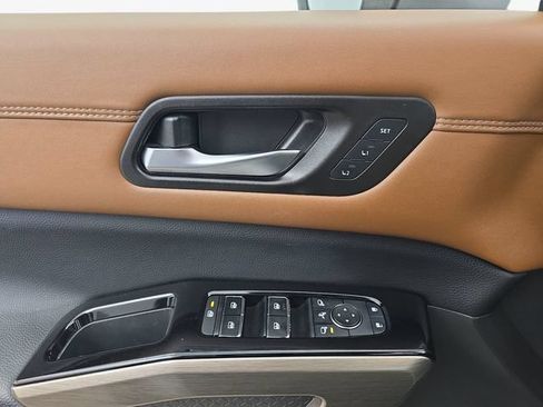 Used 2022 Nissan Pathfinder Platinum w/ Cargo Package FWD image 27