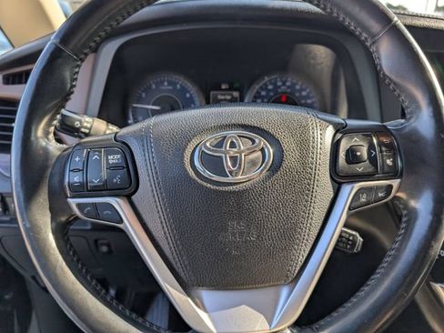 Used 2018 Toyota Sienna Limited Premium FWD image 21