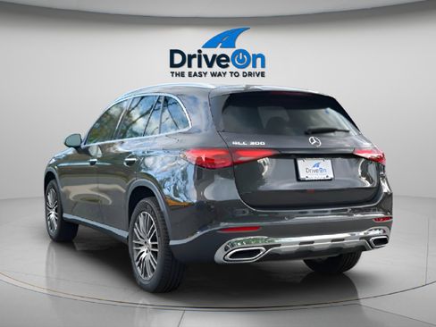 Used 2024 Mercedes-Benz GLC 300 4MATIC image 2