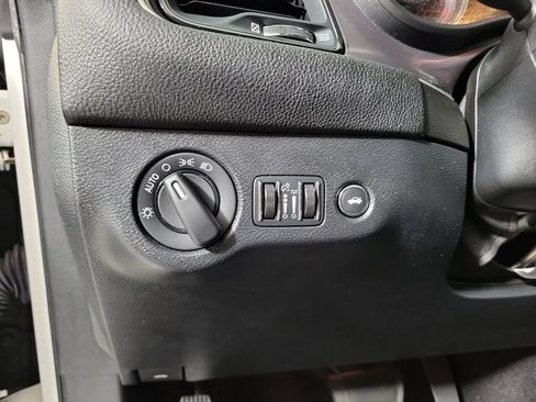 Used 2022 Dodge Challenger SXT RWD image 13