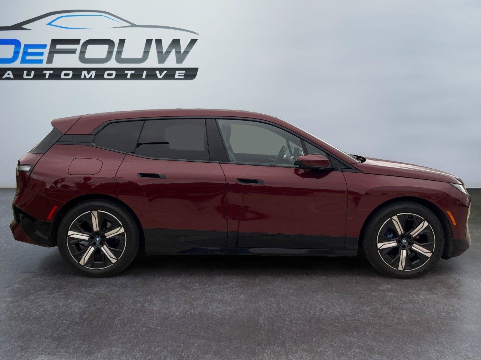 Used 2023 BMW iX xDrive50 w/ Premium Package AWD/4WD image 2