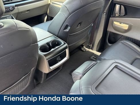 Used 2025 Kia Carnival FWD image 18