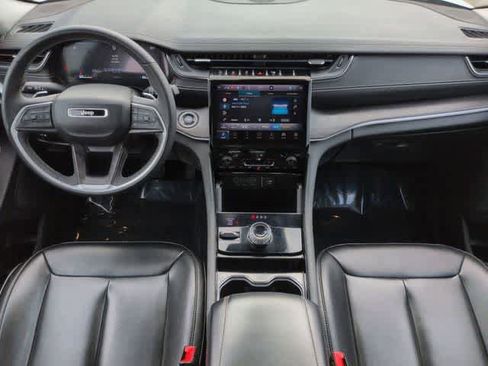 Used 2023 Jeep Grand Cherokee Limited w/ Black Appearance Package image 15