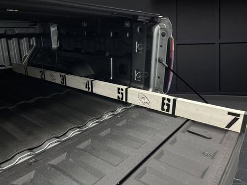 Used 2024 Chevrolet Colorado Z71 w/ Z71 Convenience Package 2 image 17