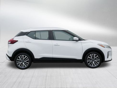 Certified 2024 Nissan Kicks SV image 8