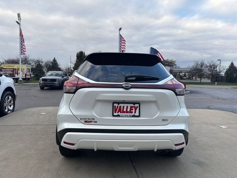 Used 2022 Nissan Kicks SR w/ Premium Package image 8