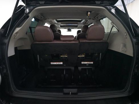 Used 2018 Toyota Sienna Limited Premium w/ Carpet Mat Package AWD/4WD image 10